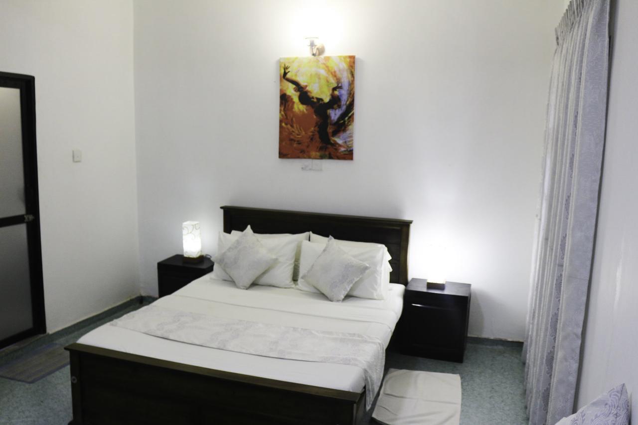 Yoho Travellers Residence Kandy Bagian luar foto