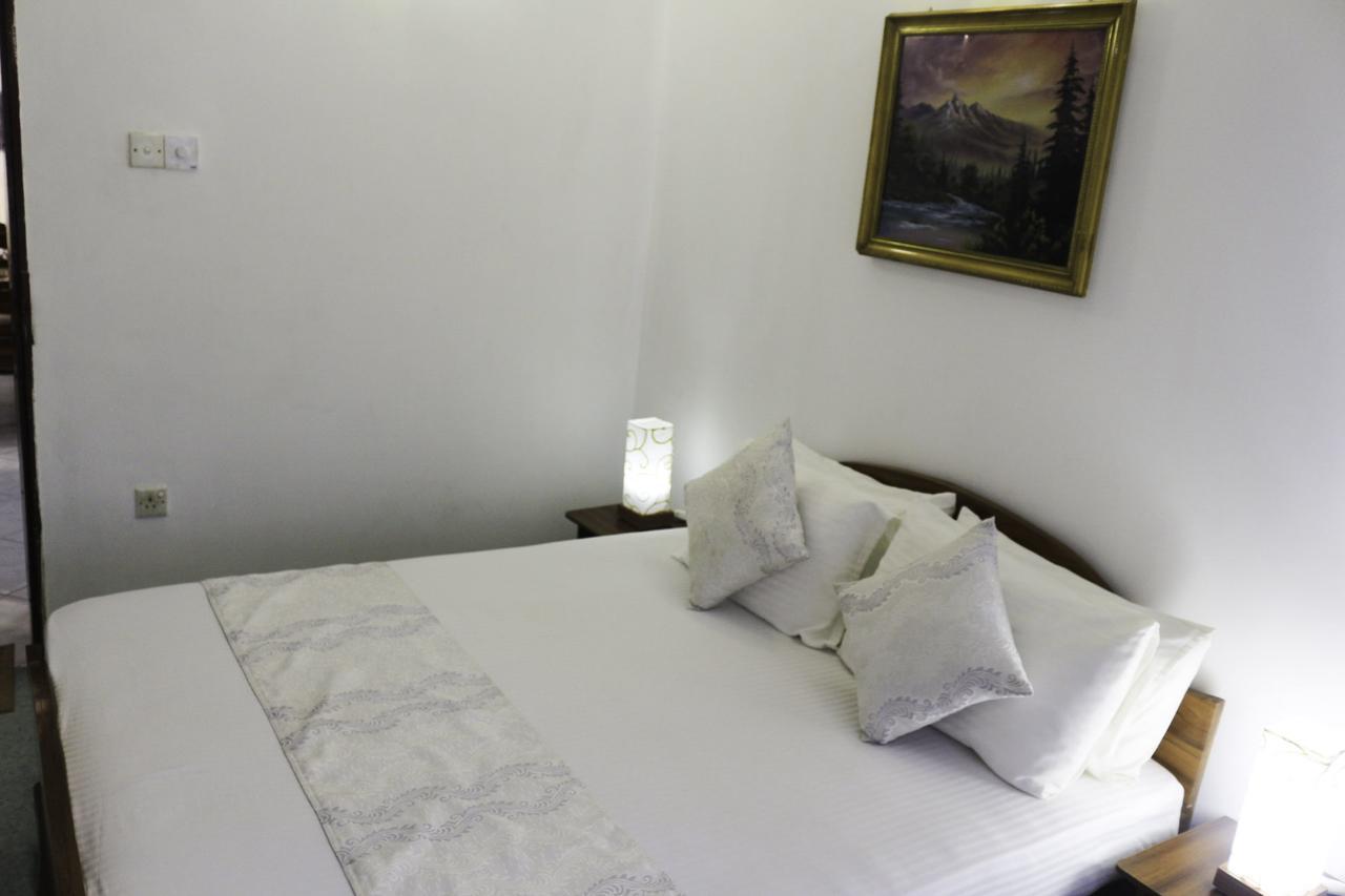 Yoho Travellers Residence Kandy Bagian luar foto