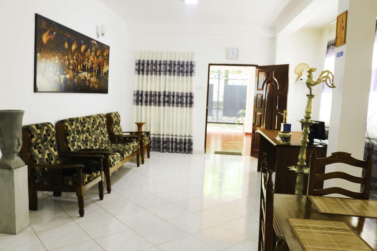 Yoho Travellers Residence Kandy Bagian luar foto