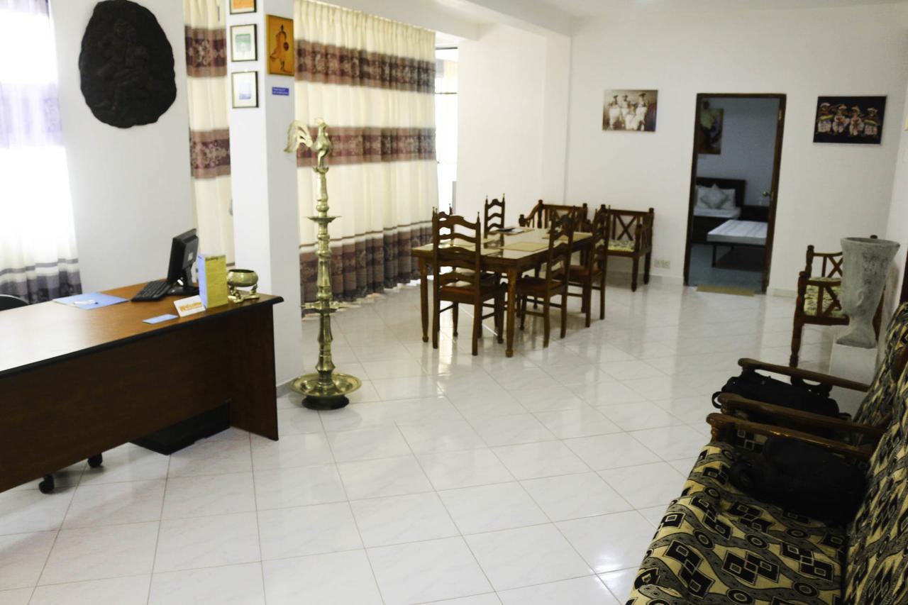 Yoho Travellers Residence Kandy Bagian luar foto