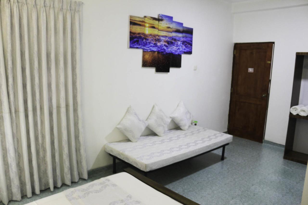 Yoho Travellers Residence Kandy Bagian luar foto