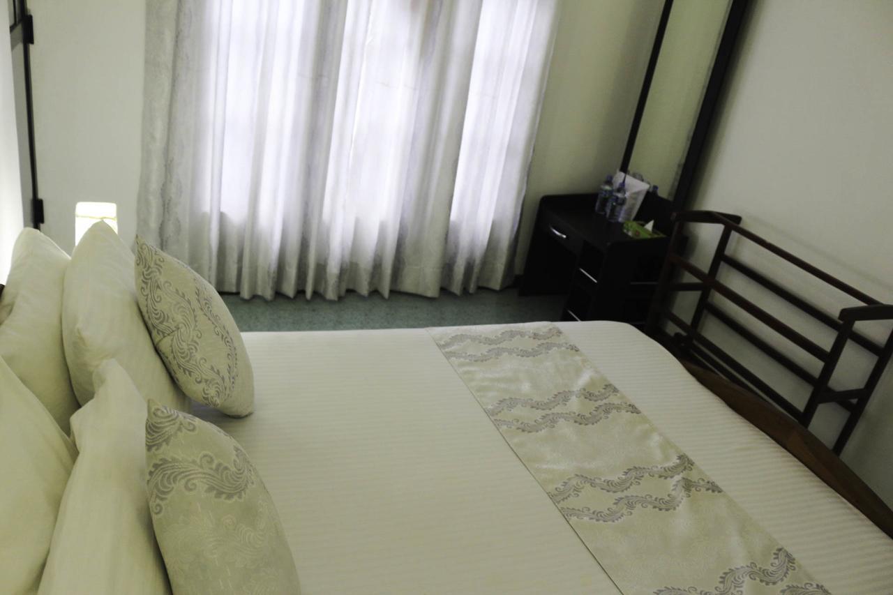 Yoho Travellers Residence Kandy Bagian luar foto