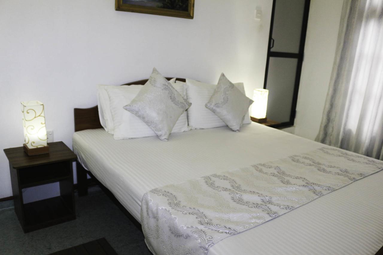 Yoho Travellers Residence Kandy Bagian luar foto
