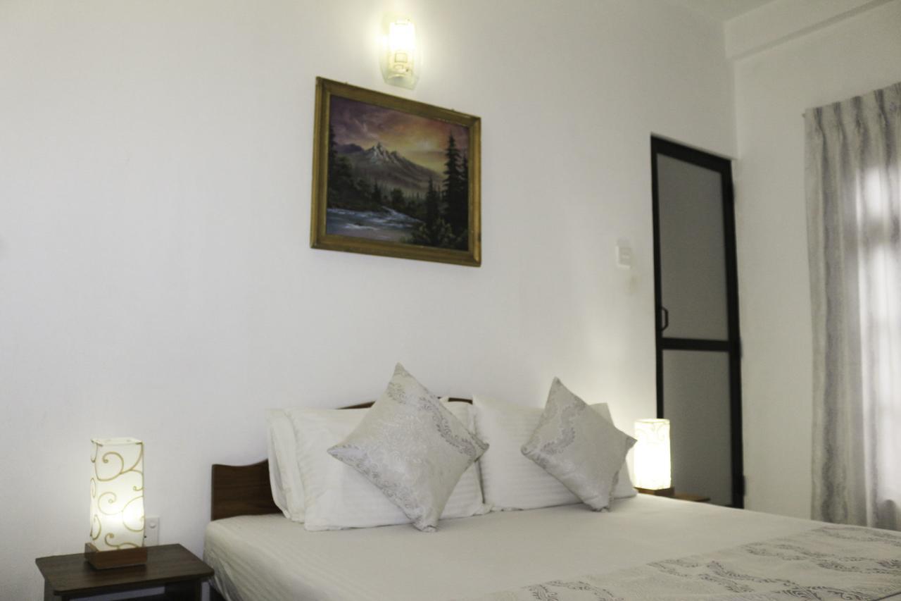 Yoho Travellers Residence Kandy Bagian luar foto