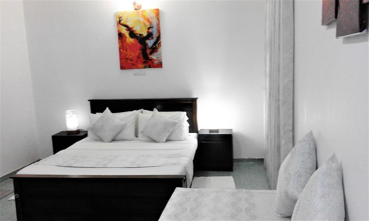 Yoho Travellers Residence Kandy Bagian luar foto