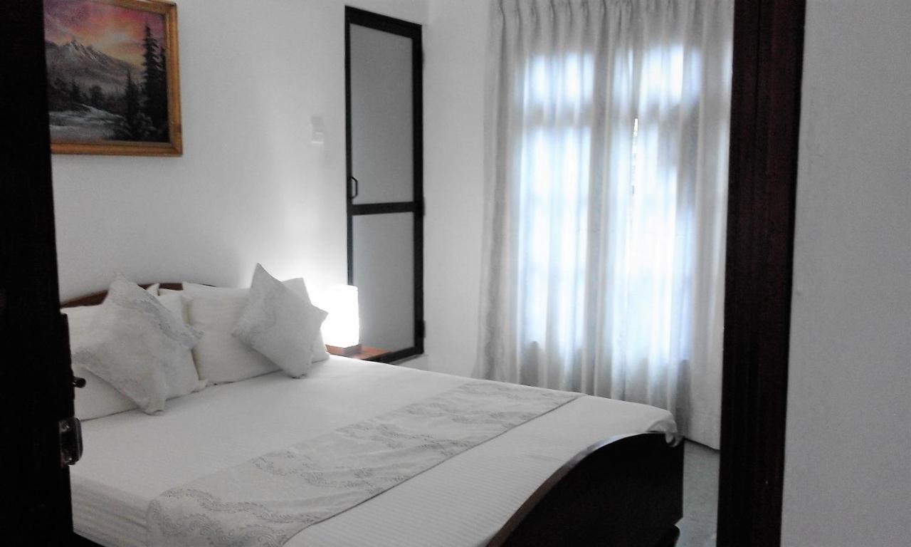 Yoho Travellers Residence Kandy Bagian luar foto