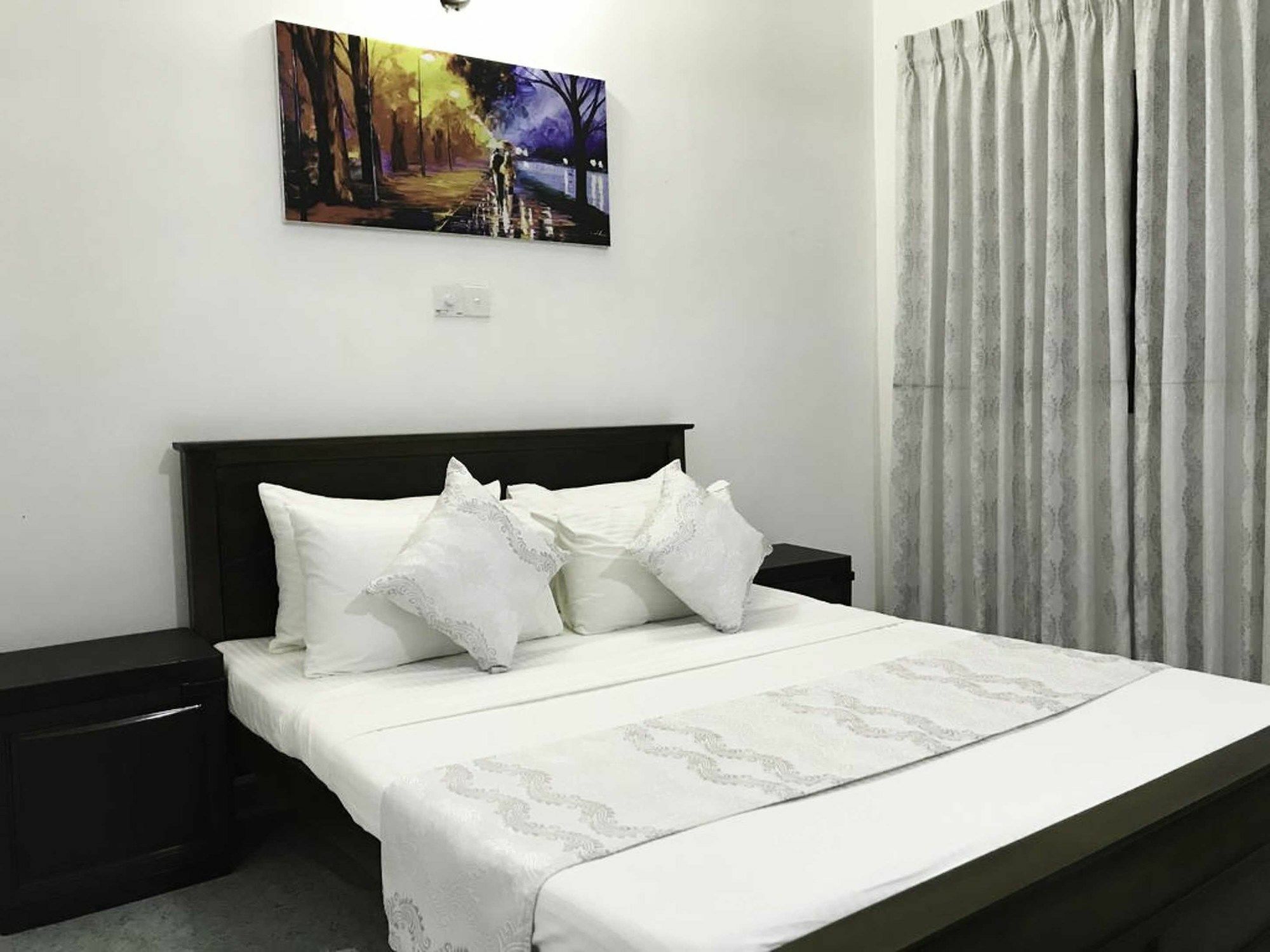 Yoho Travellers Residence Kandy Bagian luar foto